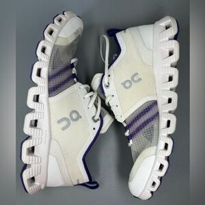 ON W CLOUD X SHIFT  Size 7